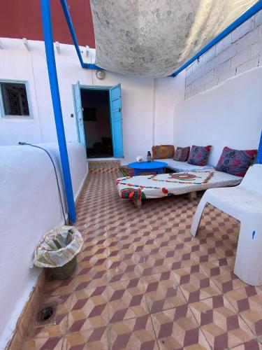 a living room with a couch and a table at casa tradicional marroqui in Sidi Ifni