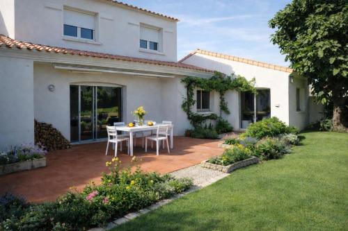 Maison de vacances avec grand jardin - la Chaume - 8 personnes