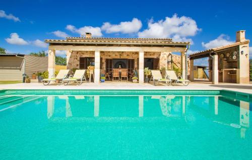 a swimming pool in front of a house at Esplendor in Campos