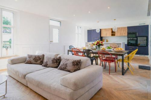 Jolie maison de ville rénovée avec goût proche toutes commodités quartier Arago Les Sables - 13 personnes