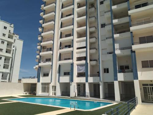 Pera Beach & Pool - Silhueta Citadina