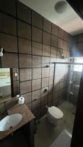 a bathroom with a toilet and a sink at Hotel Eduardus in Palmas