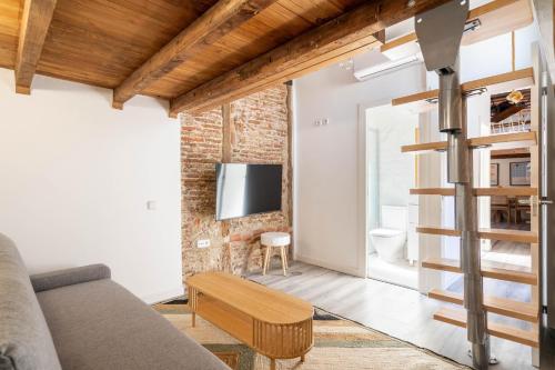 San Vicente Ferrer Top Floor 2BR ALQUILER TEMPORAL