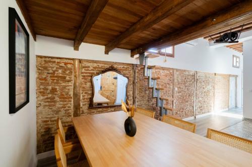San Vicente Ferrer Top Floor 2BR ALQUILER TEMPORAL