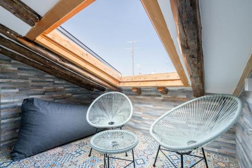 San Vicente Ferrer Top Floor 2BR ALQUILER TEMPORAL