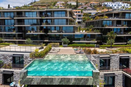 Lyra Lux Penthouse by LovelyStay