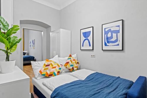 Huge 5BR Group Apartment - Sleeps 20 - Near U3