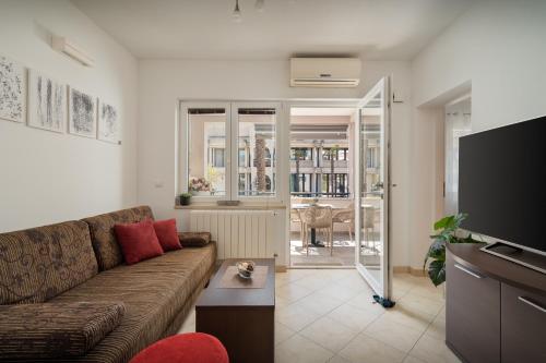 Stay in the heart of Poreč - 50m to the beach