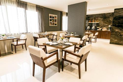 Χώρος καθιστικού στο Emirates Plaza Hotel