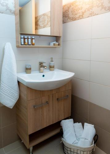 a bathroom with a sink and a mirror at Cozy Spot in Ixia