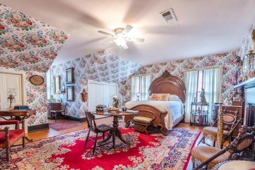 a bedroom with a bed and floral wallpaper at Terrace Carriage House in Natchez