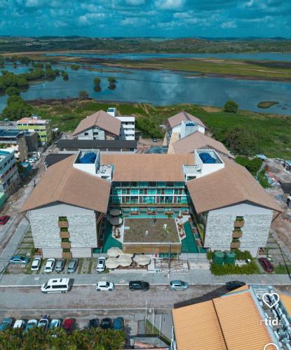 an overhead view of a building with a parking lot at Sunny Hall Porto de Galinhas PE - Flat Piscina Privativa in Porto De Galinhas