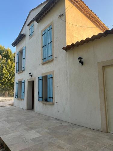 Maison provençale plage & grand jardin, lac et pleins d'autres choses