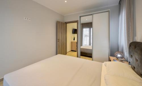 Sea view luxury apartment in Nea Kallikratia.