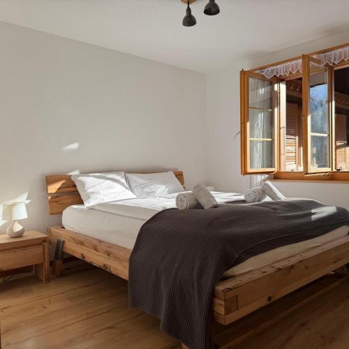 a bedroom with a bed and a window at Peacefull Mountains View in Kandersteg