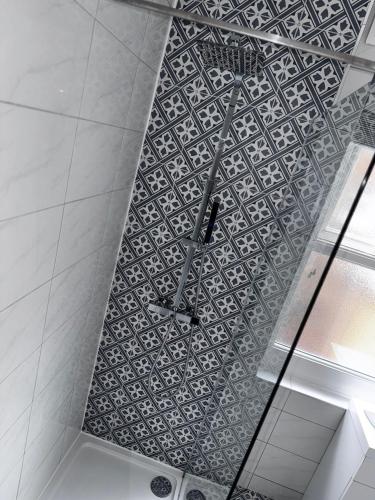 a ceiling with a design on it in a bathroom at 2 bed apartment close to beach in Herne Bay