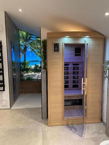 a room with a wooden door with a window at "Penthouse Suite" mit Whirlpool Romantik und Privatsphäre in Rosenheim