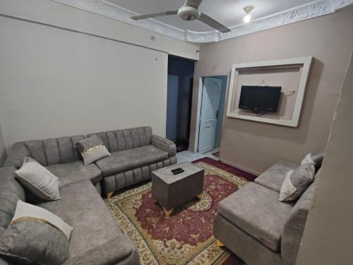 شقه مفروشه جميله جدا بموقع متميز 1