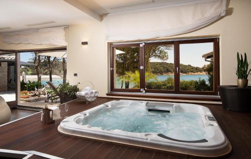 Gorgeous Home In Fazana With Wifi