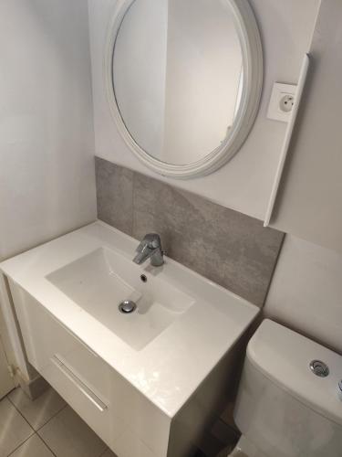 Studio near Marseille beach located in the golden square