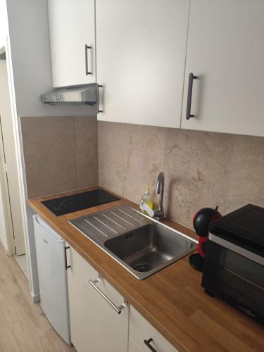Studio near Marseille beach located in the golden square