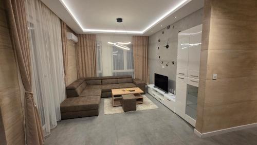 a living room with a couch and a tv at Apartman Nadja in Šabac
