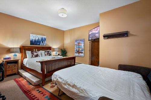a bedroom with a bed and a desk in it at Blackrock 6 in Big White