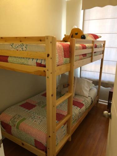 a couple of bunk beds in a room at Departamento familiar in La Serena