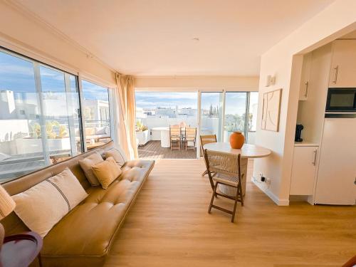 Resort Penthouse sea view, 2 pools and private beach