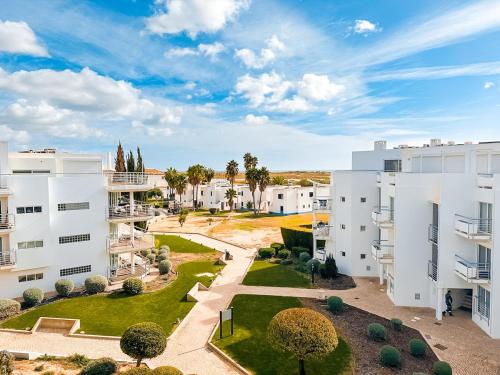 Resort Penthouse sea view, 2 pools and private beach