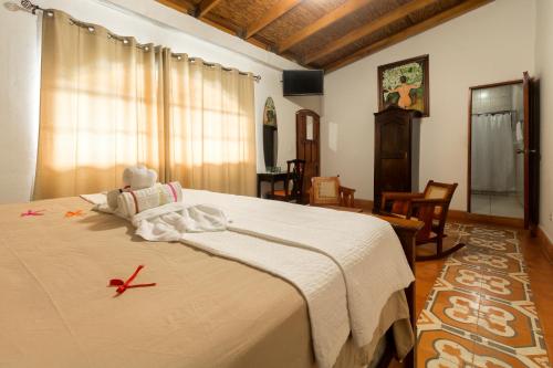 Giường trong phòng chung tại Hotel Cordoba