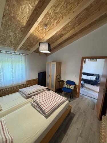 a bedroom with two beds in a room at Casa da Roda in Arronches