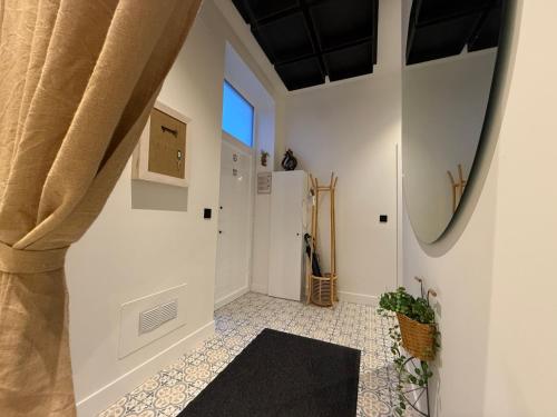 a hallway with white walls and a black ceiling at Alojamiento EL ESPOLON in Alba de Tormes