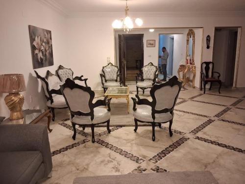 3 Bdr in the heart of the city abbas elakkad