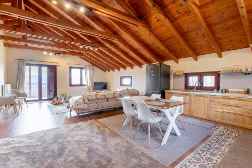 Almondhouse kastoria