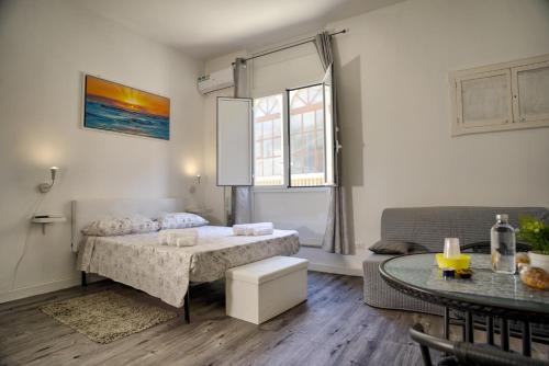 a bedroom with a bed and a table in it at Monolocale City Station in Brindisi