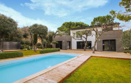 Awesome Home In Suze La Rousse