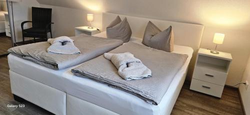 a bedroom with a white bed with towels on it at Sternenhimmel in Lenz