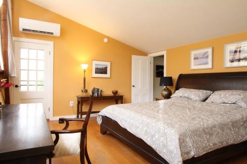 a bedroom with a bed and a table and a desk at Fiber Artist's Studio in Woodstock