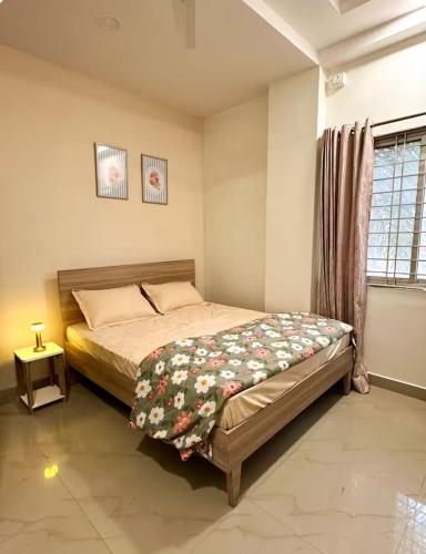 a bedroom with a bed and a window at Heartistry in Jabalpur