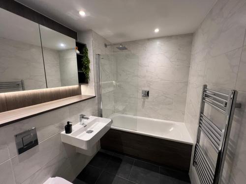Luxe Penthouse 2 bed Deansgate photo 9