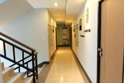 a hallway of a building with a staircase at Villa Rassada Nakorn Lampang in Lampang