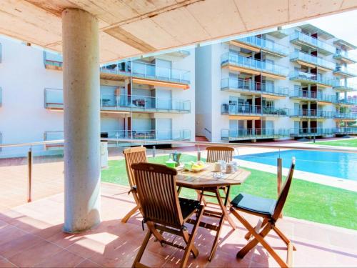 Apartamento Familiar con Parking y Aire Acondicionado en Roses - ES-258-180