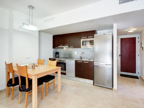 Apartamento Familiar con Parking y Aire Acondicionado en Roses - ES-258-180