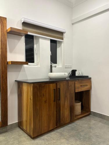 a kitchen with a sink and a window at Agasthi Airport Close in Katunayaka