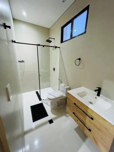a bathroom with a toilet and a sink and a shower at Villa Sierra Mar in Playa Bello Horizonte