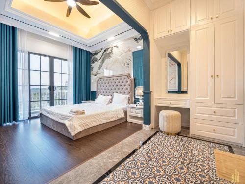 a bedroom with a bed with blue walls and a ceiling at Phan Thiết Nova World Malibu 2 Villa in Phan Thiet
