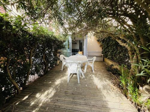 Joli 2 pièces avec jardinet à 100m de la plage, parking inclus - FR-1-338-638