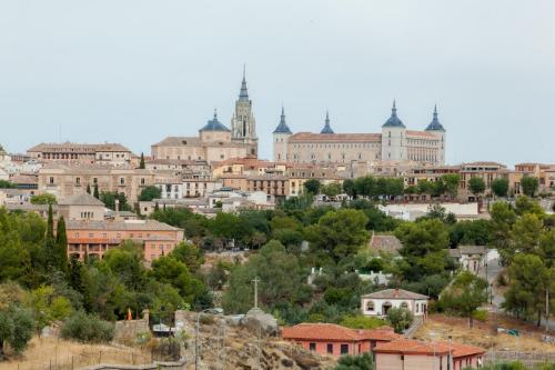 a view of a city with buildings in the background at Cigarral de Caravantes in Toledo