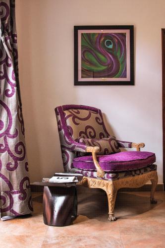 Un lugar para sentarse en La Isabela Suites